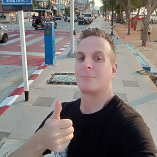 ฝรั่งหล่อ