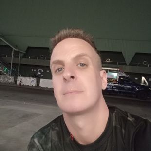 ฝรั่งหล่อ