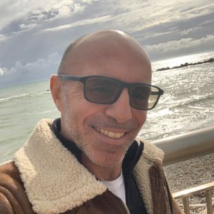 ฝรั่งหล่อ