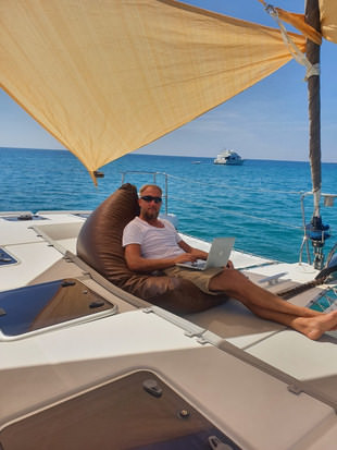 ฝรั่งหล่อ