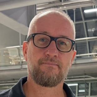 ฝรั่งหล่อ