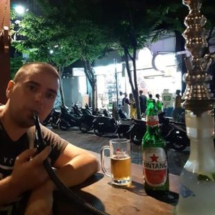 ฝรั่งหล่อ