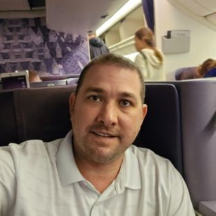 ฝรั่งหล่อ