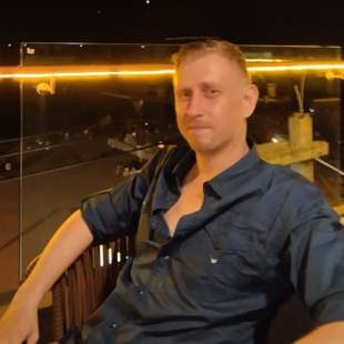 ฝรั่งหล่อ