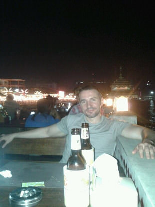 ฝรั่งหล่อ