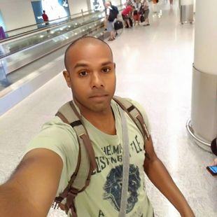 ฝรั่งหล่อ