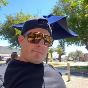 ฝรั่งหล่อ