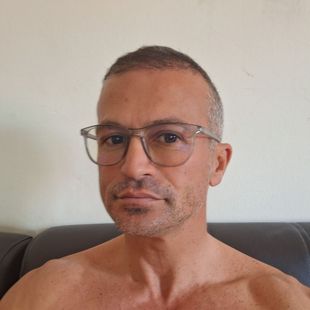 ฝรั่งหล่อ