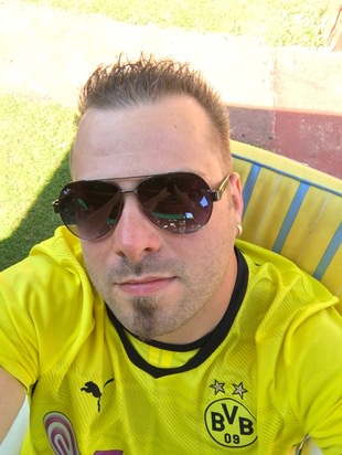 ฝรั่งหล่อ