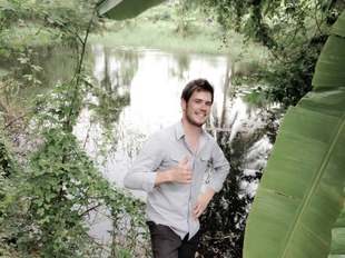 ฝรั่งหล่อ
