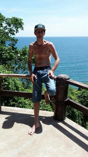 ฝรั่งหล่อ