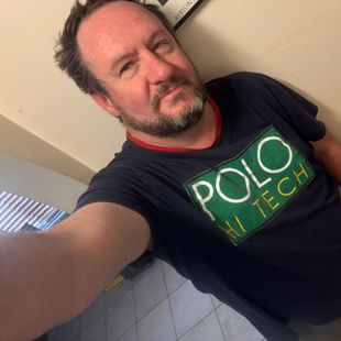 ฝรั่งหล่อ