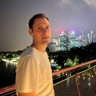 ฝรั่งหล่อ