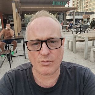 ฝรั่งหล่อ