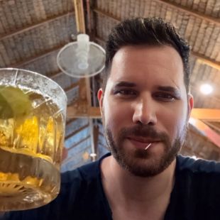 ฝรั่งหล่อ