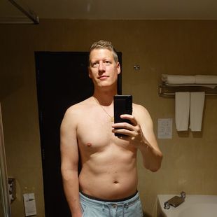 ฝรั่งหล่อ