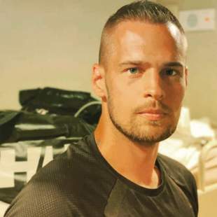 ฝรั่งหล่อ