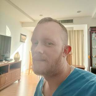 ฝรั่งหล่อ