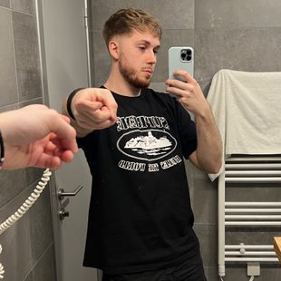 ฝรั่งหล่อ