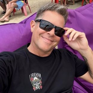 ฝรั่งหล่อ