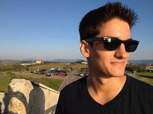 ฝรั่งหล่อ