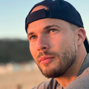 ฝรั่งหล่อ