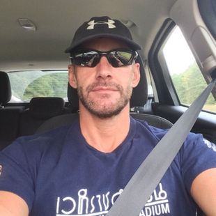 ฝรั่งหล่อ